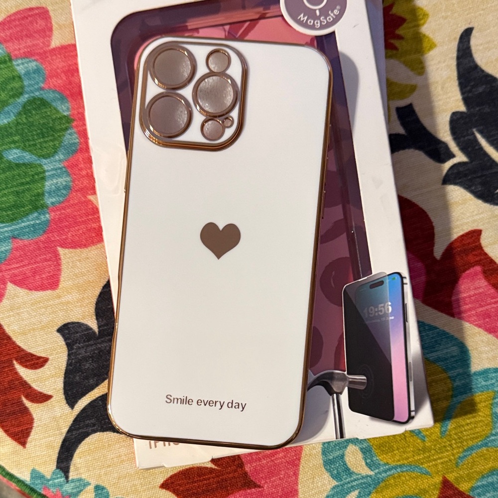 Elegant White Heart Phone Case with Gold Accents